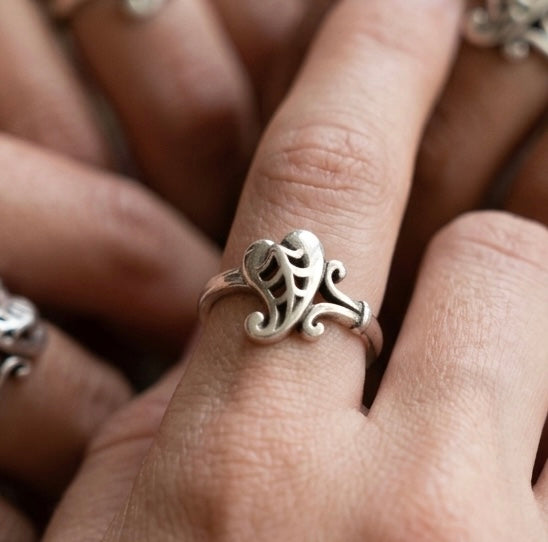 Elegant Silver Scroll Ring | Vintage Filigree Minimalist