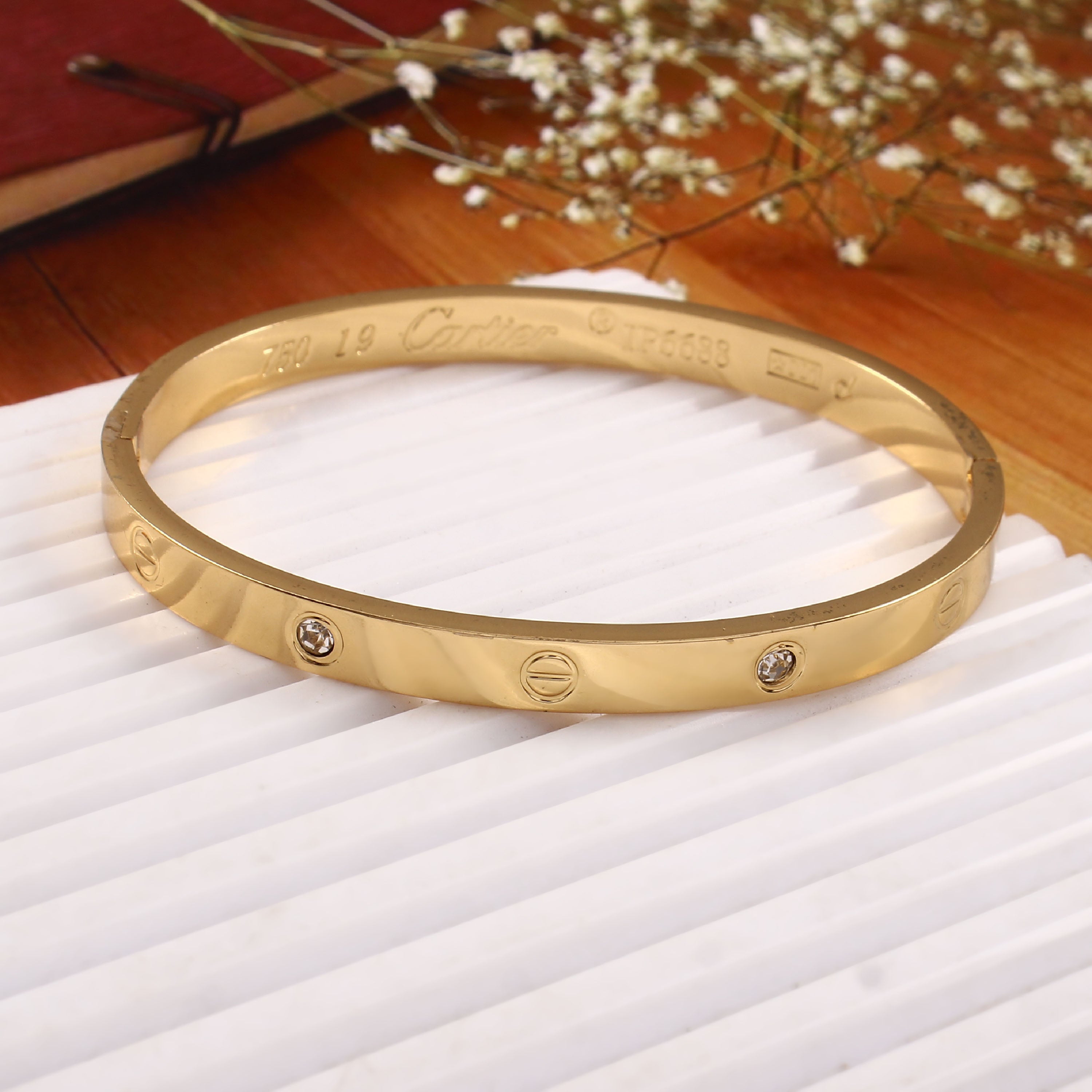 Classic Screw Motif Bangle
