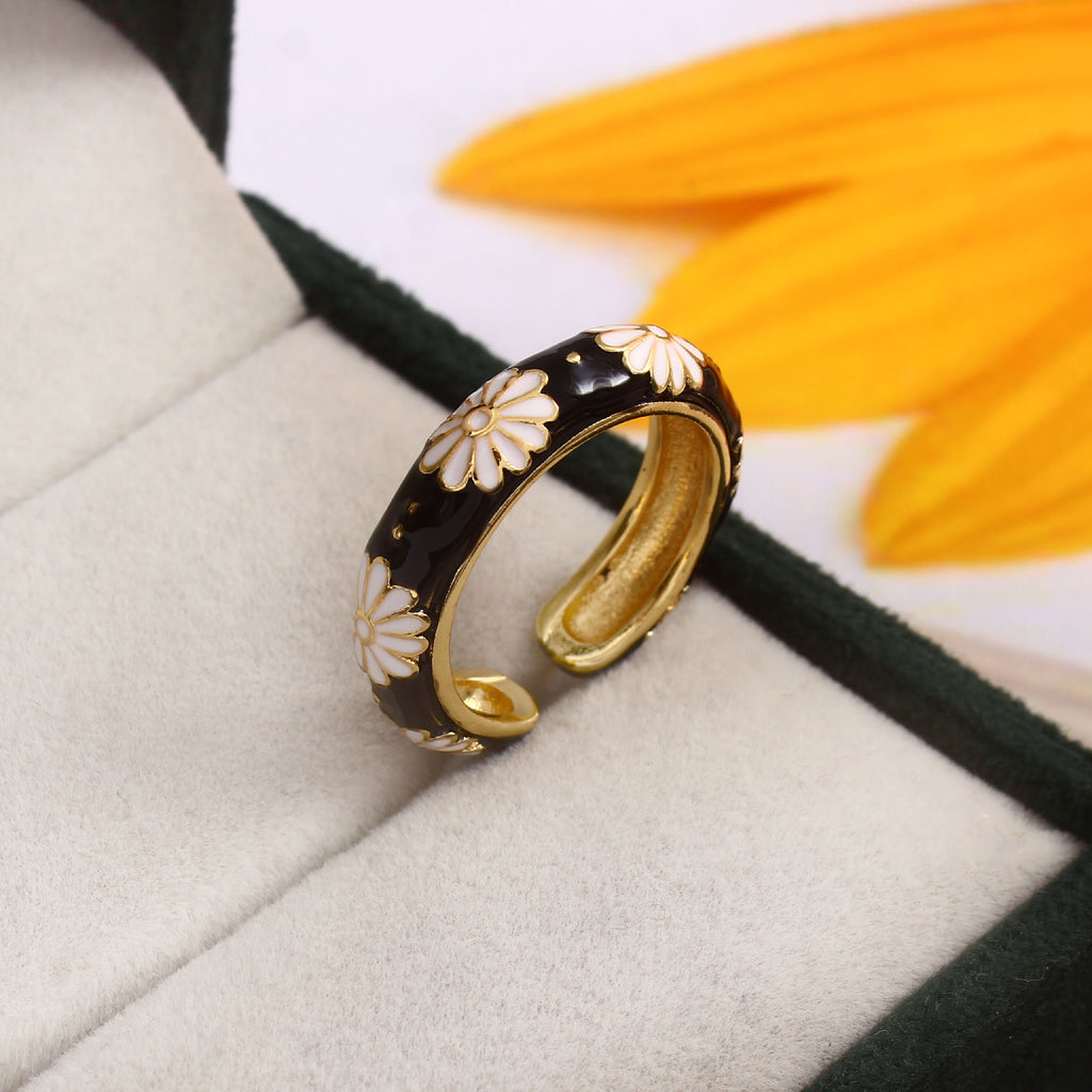 Daisy Noir Enamel Ring