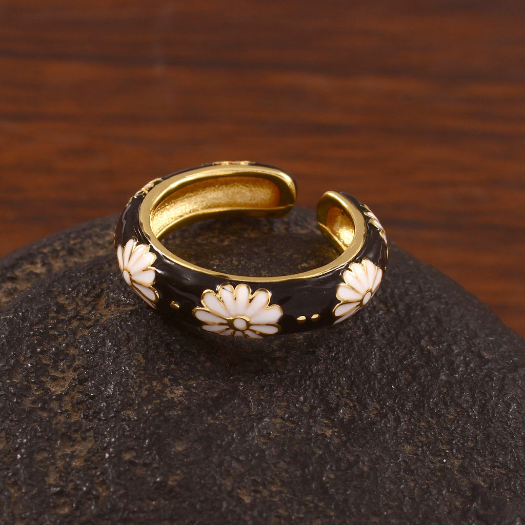 Daisy Noir Enamel Ring